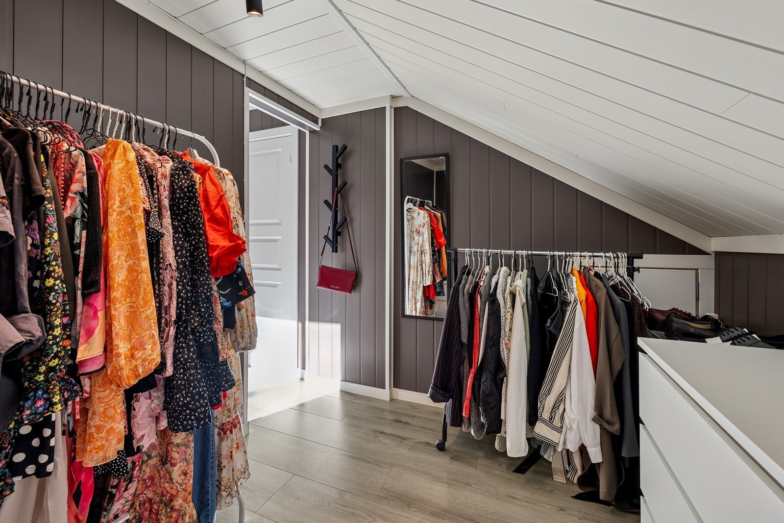 Walk-in fra soverom 2. Galleribilde