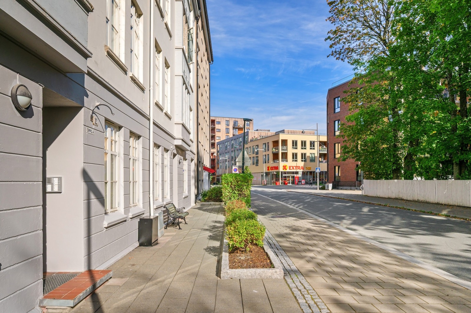 Kort avstand til dagligvarebutikker fra boligen i Ladeveien. Galleribilde