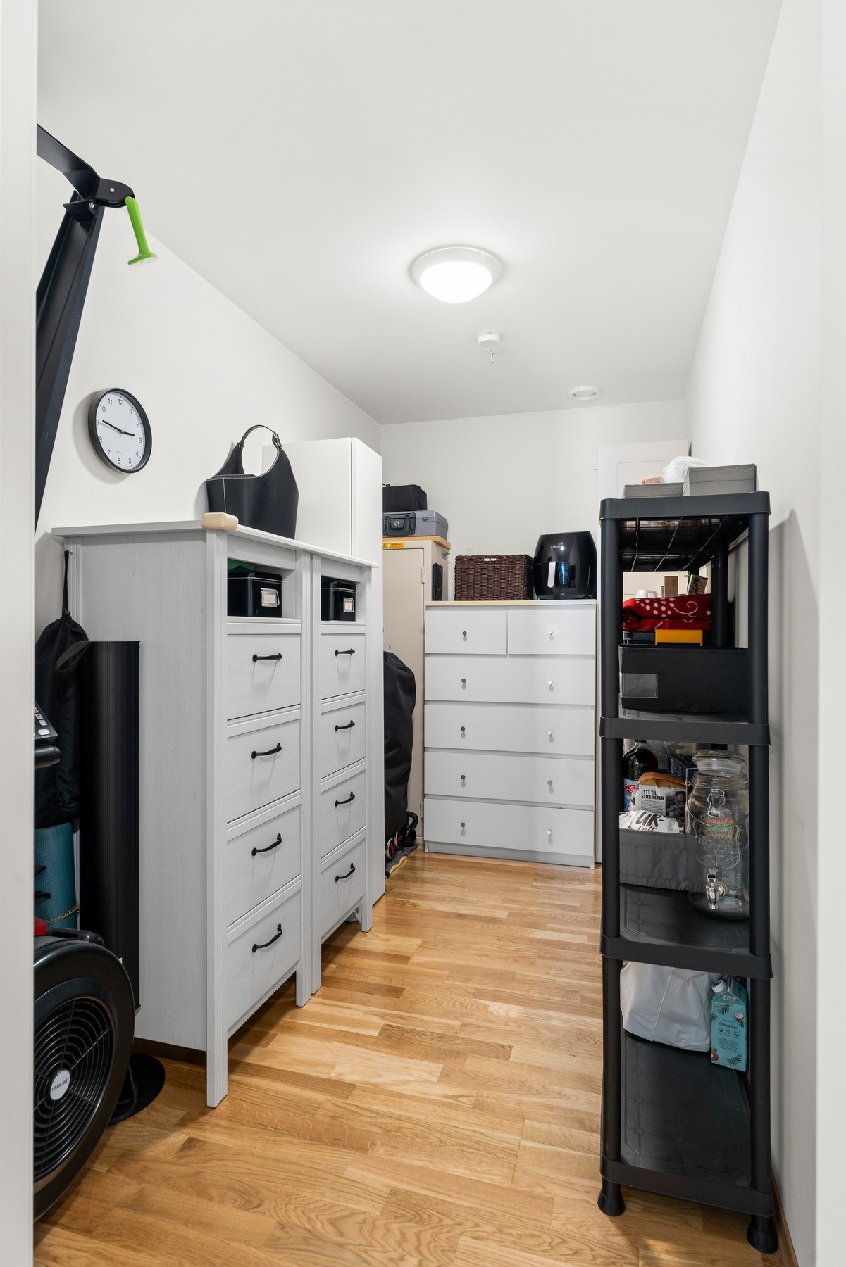 Leiligheten har en romslig og praktisk bod på 5 kvm samt en sportsbod i samme etasje, som ligger lett tilgjengelig ved inngangen. Galleribilde