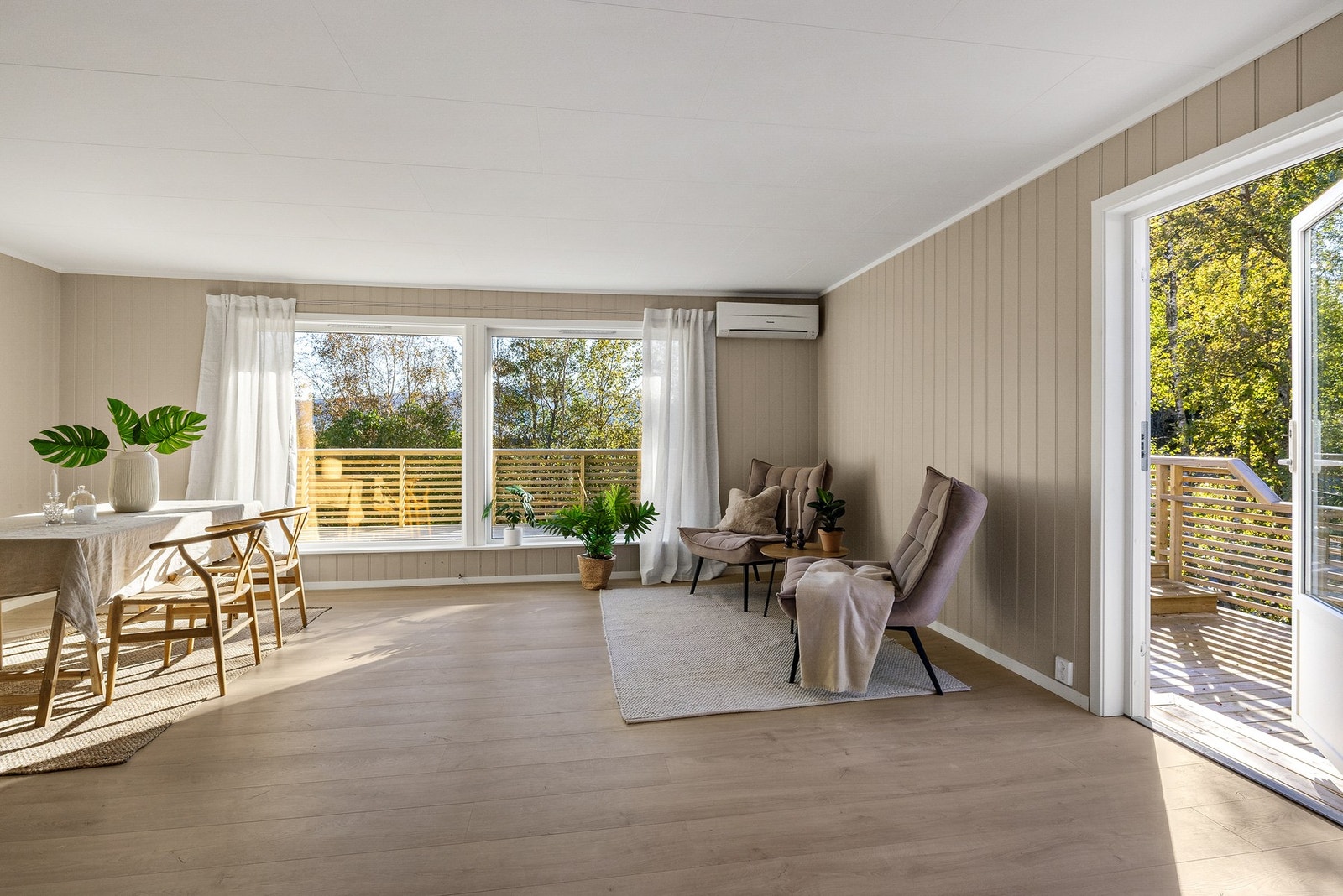 Boligen har nylig gjennomgått en omfattende modernisering både innvendig og utvendig Galleribilde