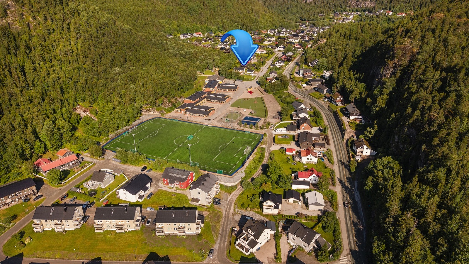 Beliggende i barnevennlige omgivelser i Gullvikmoen, ca 1 km vest for bysentrum Galleribilde