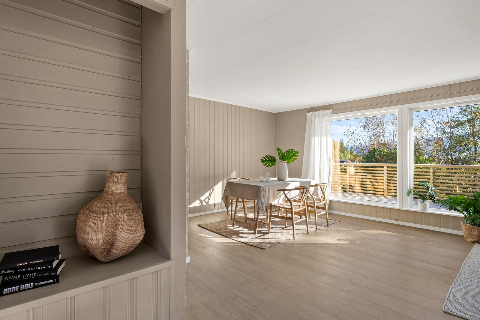 De fleste dører og vinduer er skiftet ut. Innvendige overflater er fullstendig oppgradert Galleribilde