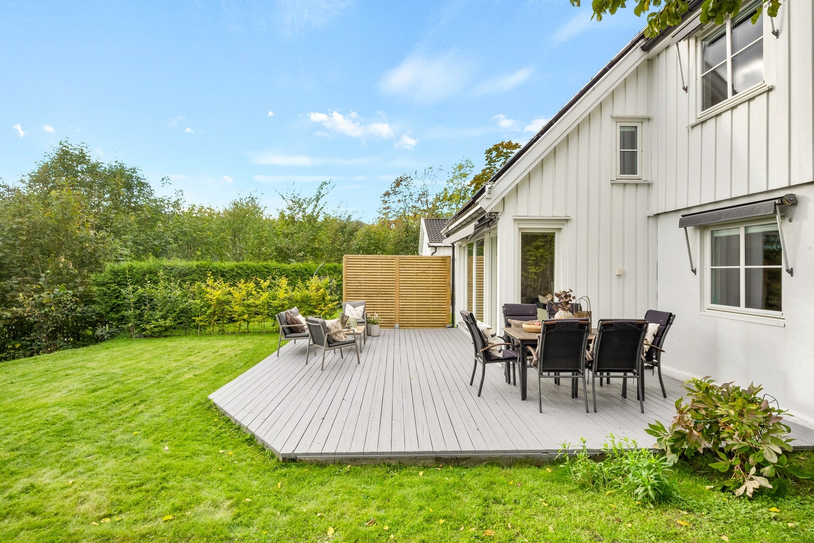 Her kan hele familien nyte lange sommerdager med sol fra morgen til kveld og rikelig med boltringsplass! Galleribilde