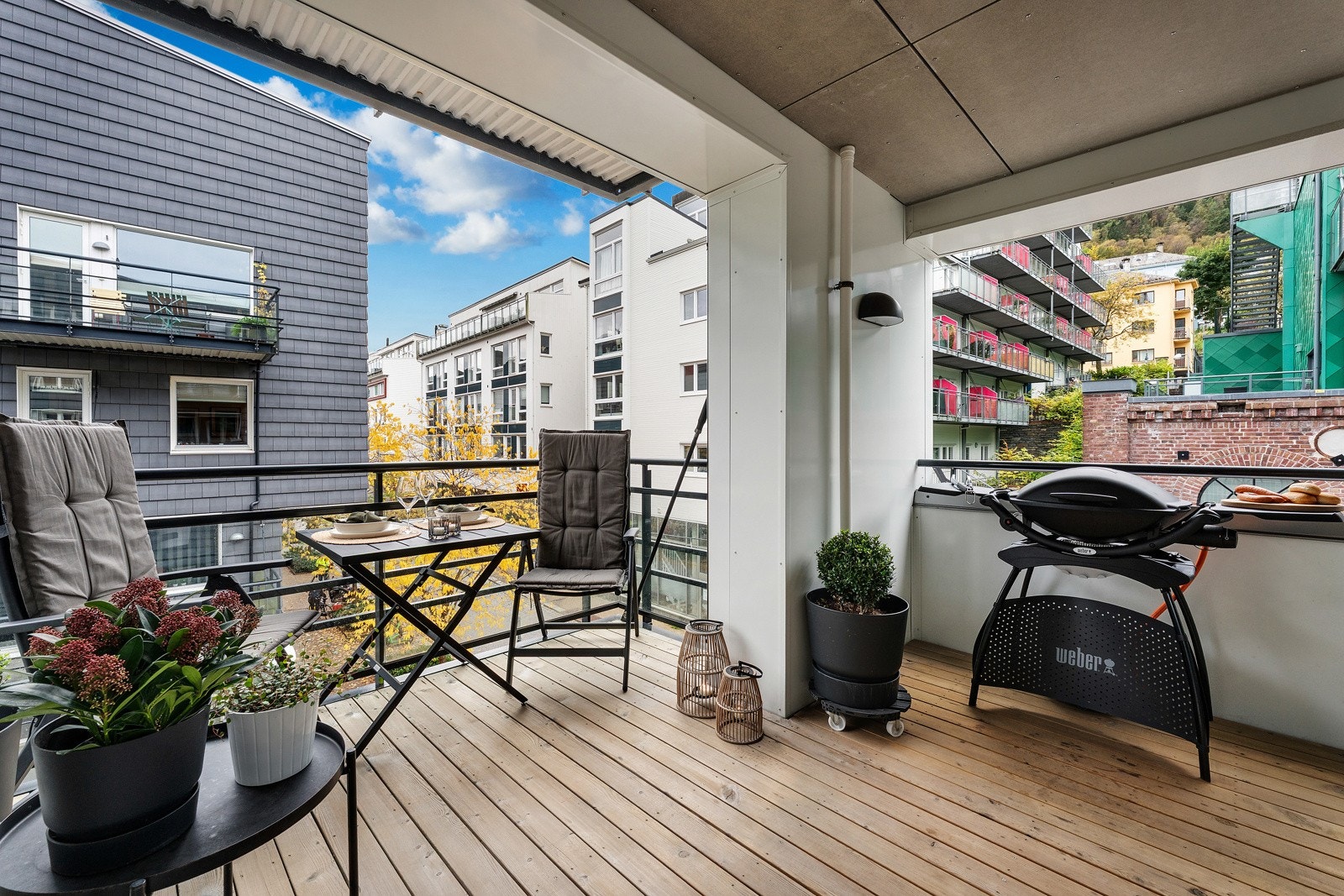 - Takoverbygg på balkongen sikrer at man har glede av den året rundt - Galleribilde