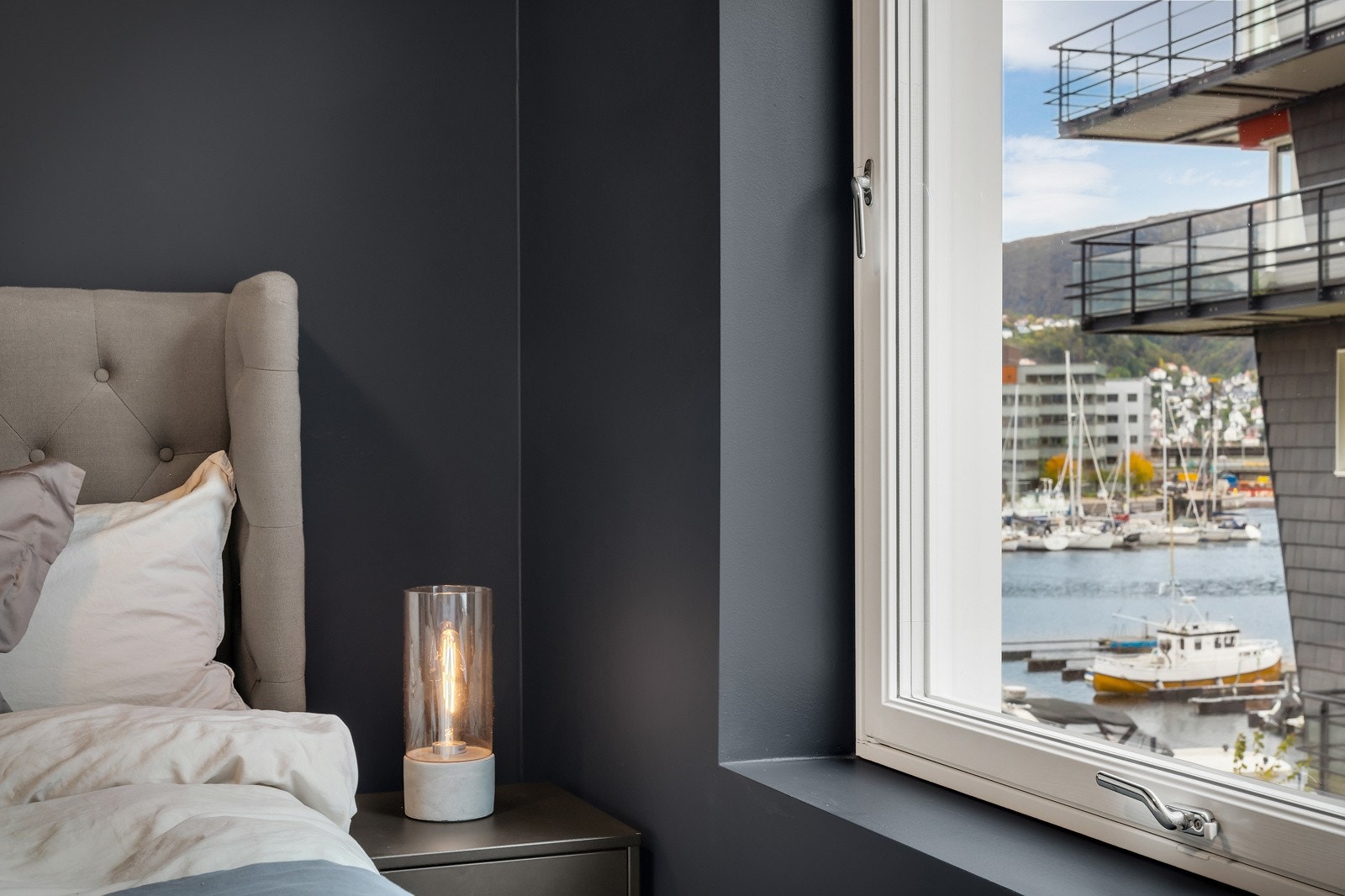 - Nydelig sjøutsikt fra soverommet - Galleribilde