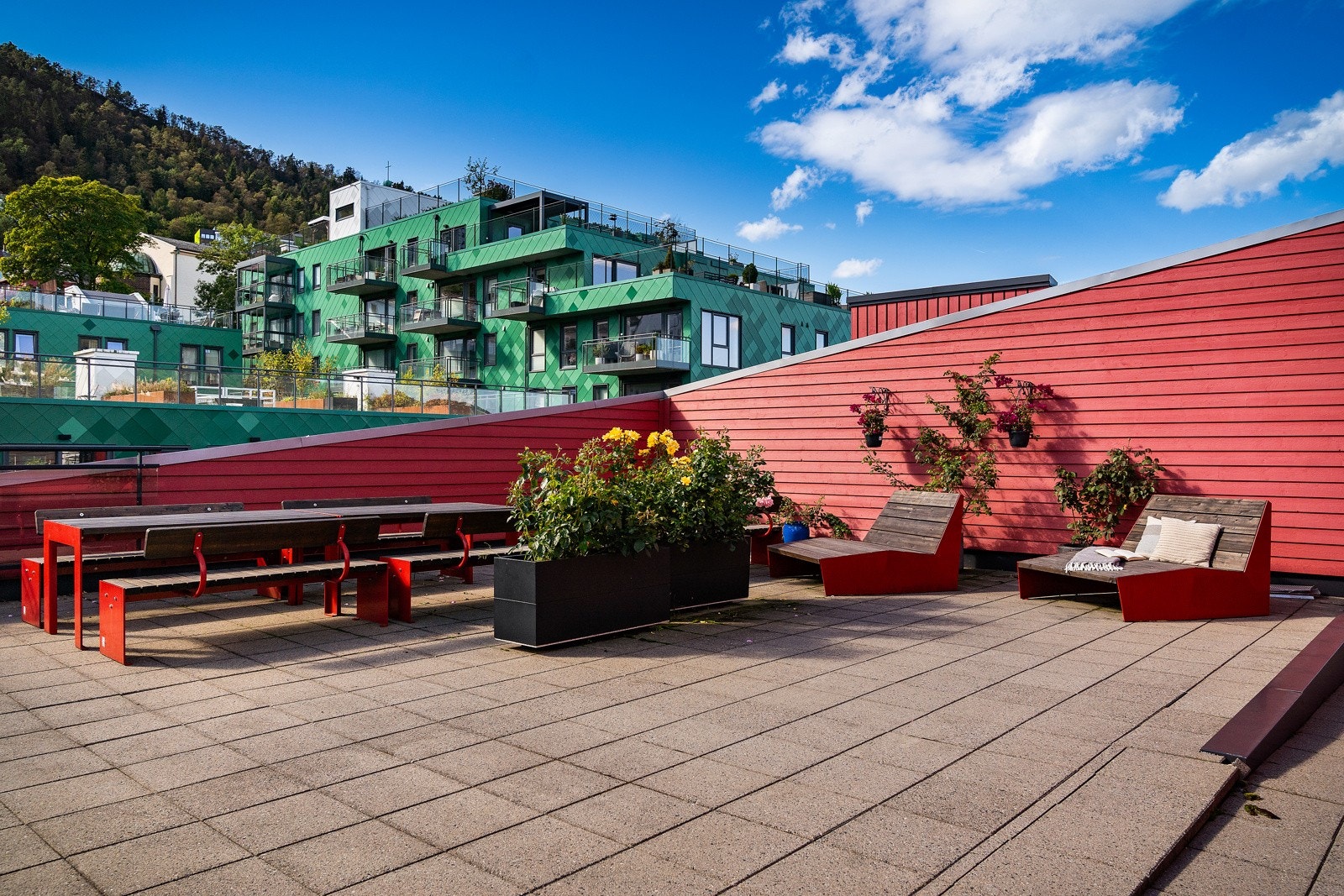 - Felles takterrasse med grill som beboerne kan benytte seg av. Sol fra morgen til kveld her - Galleribilde