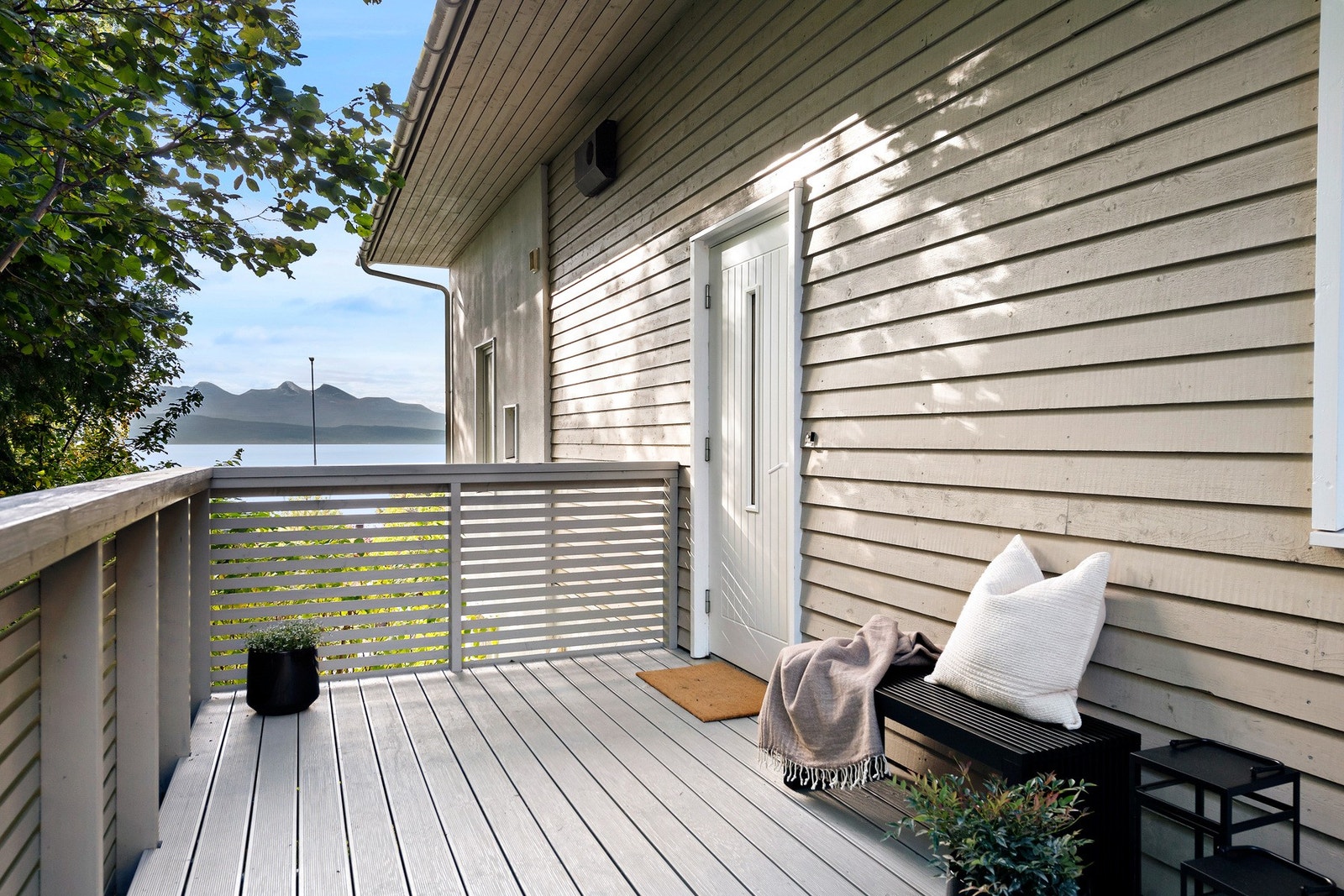 Inngangsparti mot øst. Galleribilde