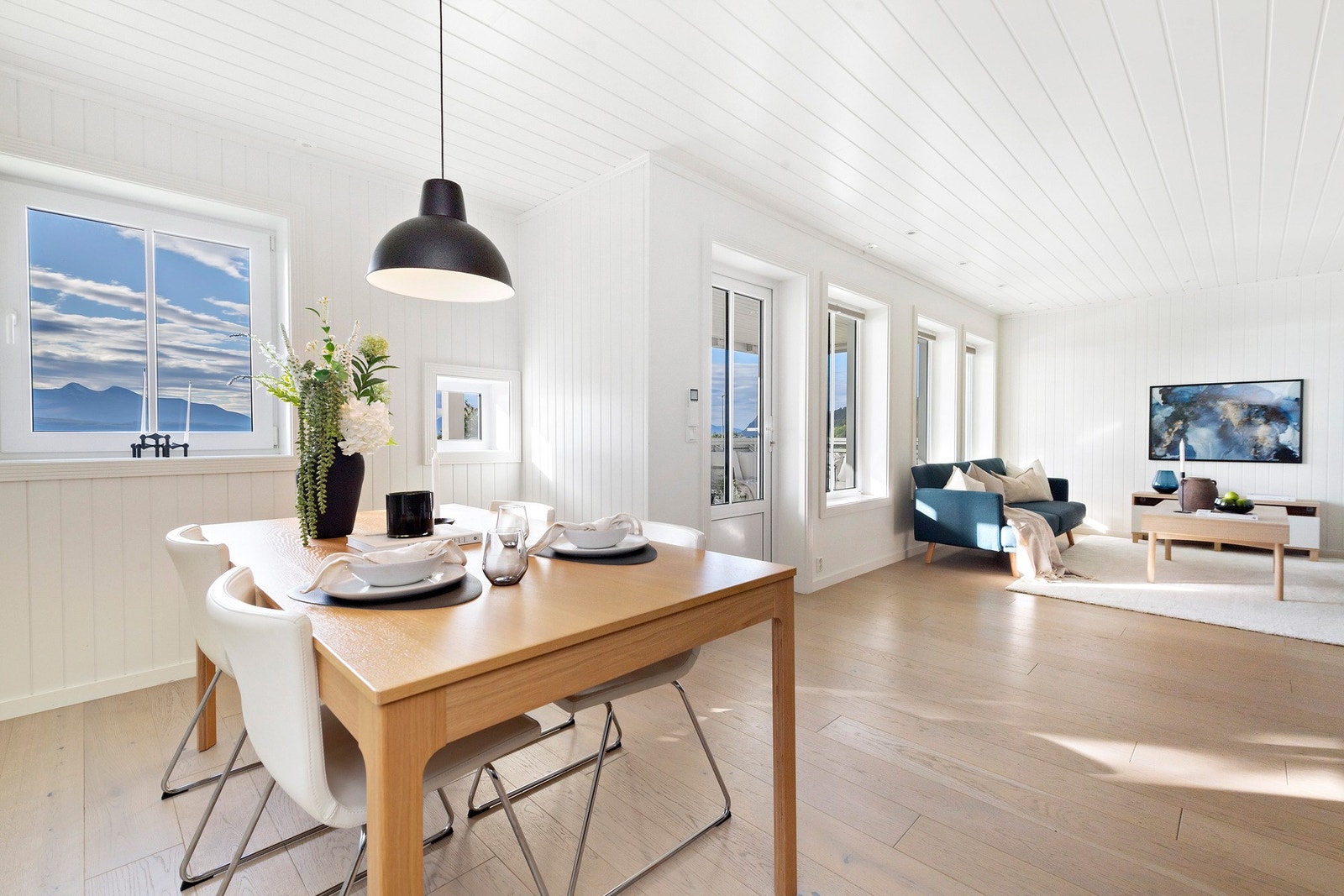 Stuen er lys og innbydende. Galleribilde