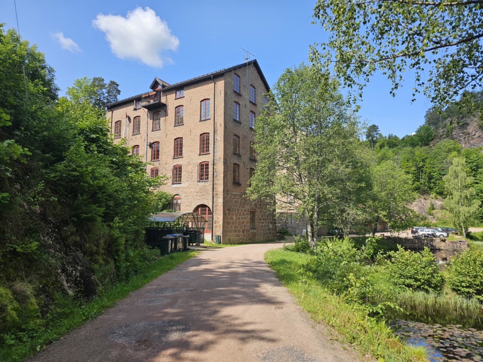 Fossekleiva var to opprinnelig bygget som tekstilindustrifabrikker. Galleribilde