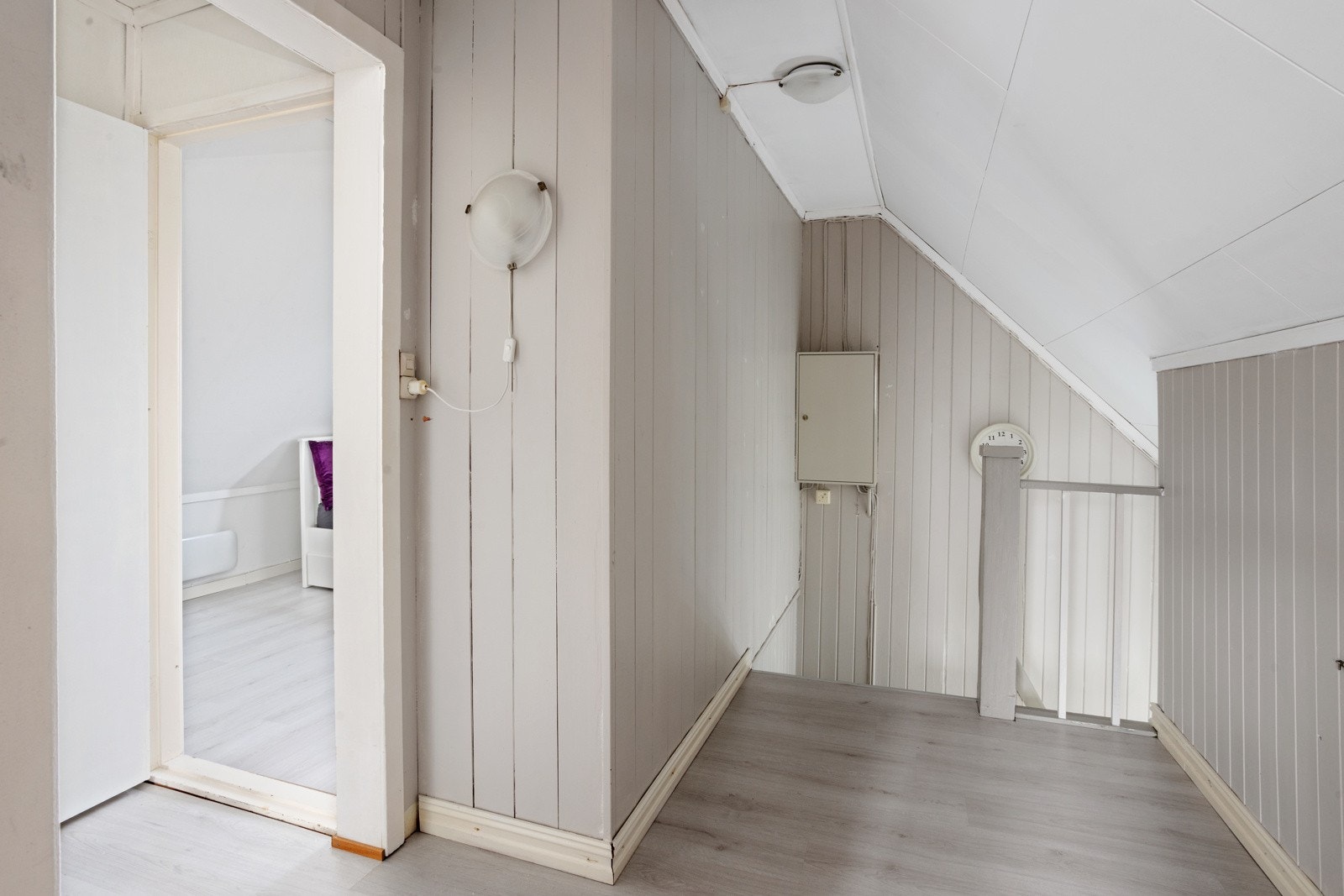 Hall/gang med det er kott/oppbevaringsmulighet. Galleribilde