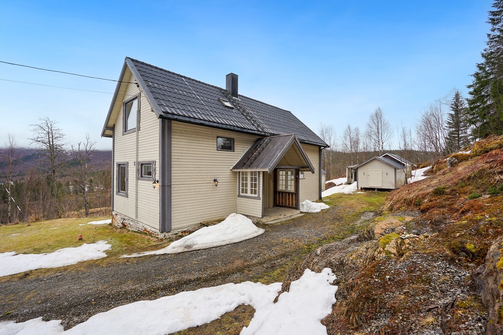 Parkering på eiendommen. Galleribilde