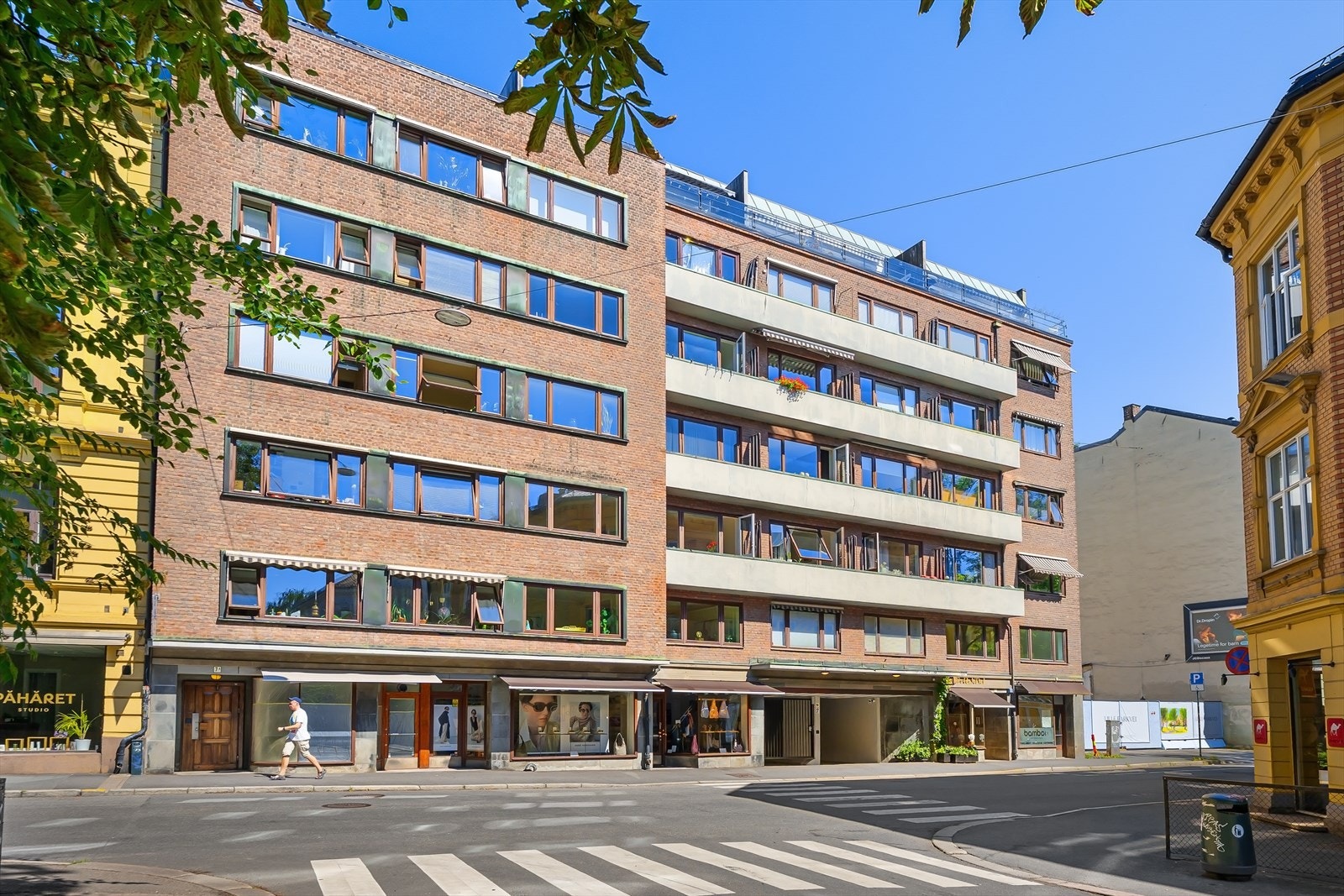 Leiligheten har en attraktiv beliggenhet i en funkisbygård med heis og mulighet for leie av garasjeplass. Galleribilde