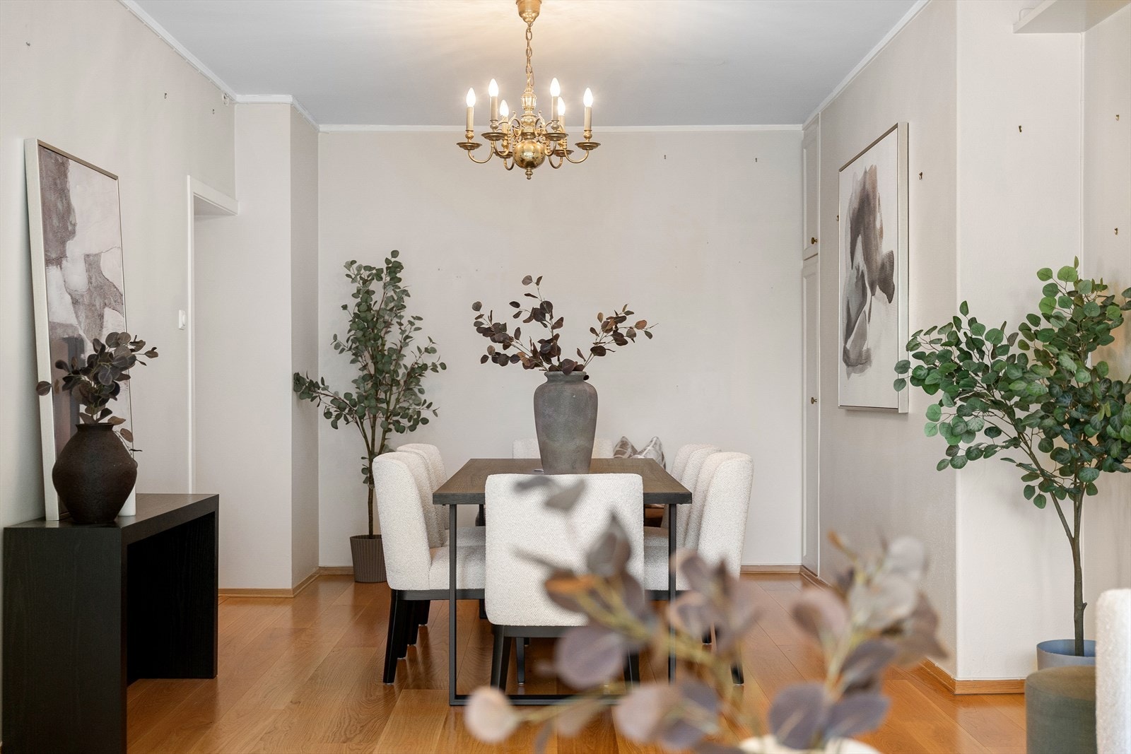 Plass til spisebord av god størrelse. Galleribilde