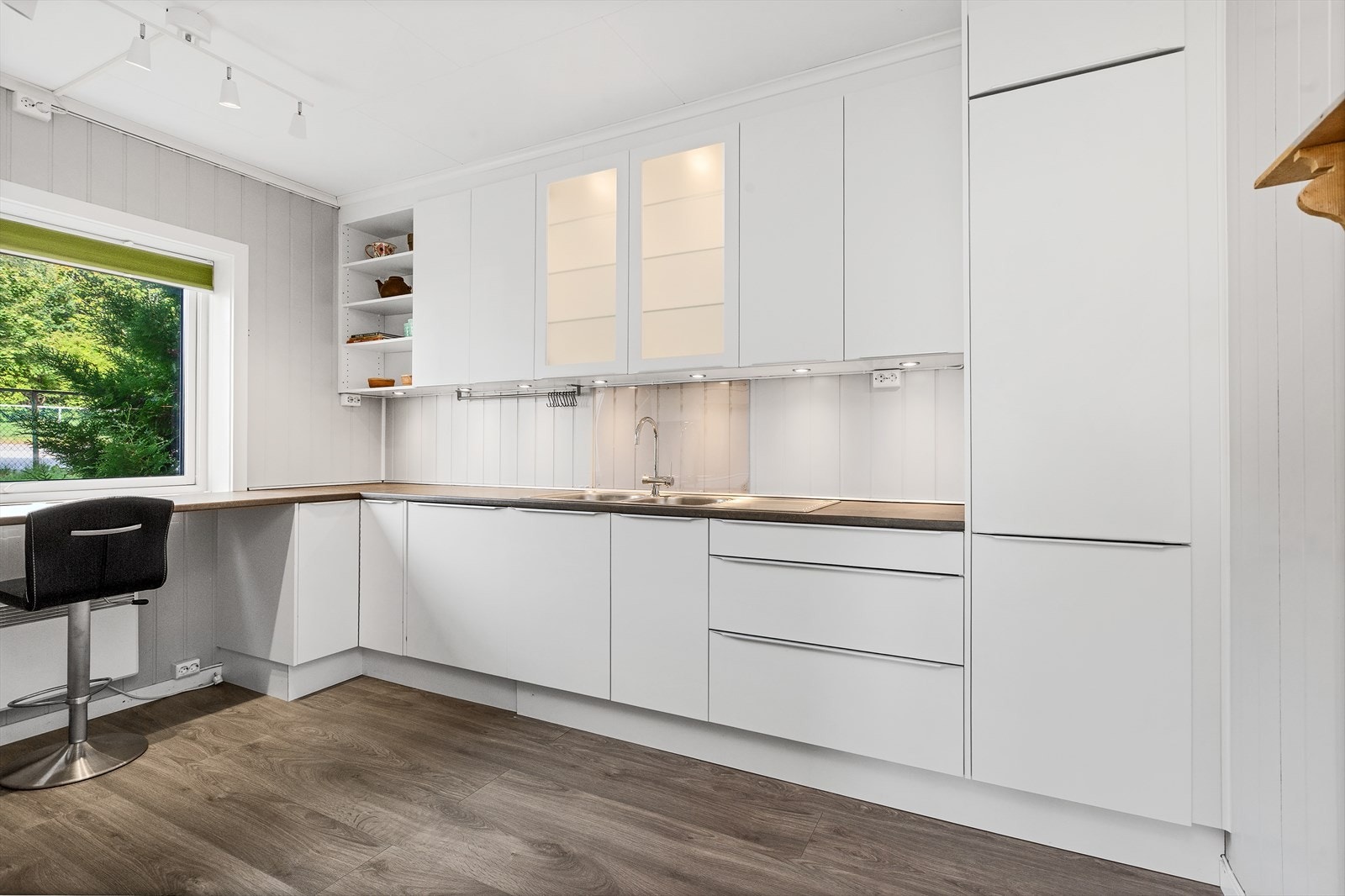 Godt med skap og benkeplass Galleribilde