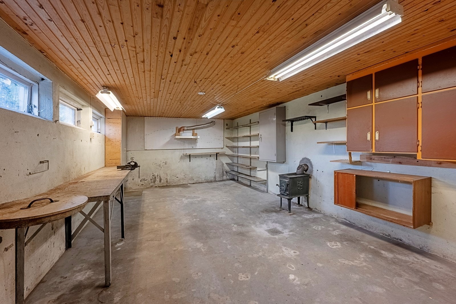 Hobbyrom på ca. 20,5 m² med vedovn Galleribilde