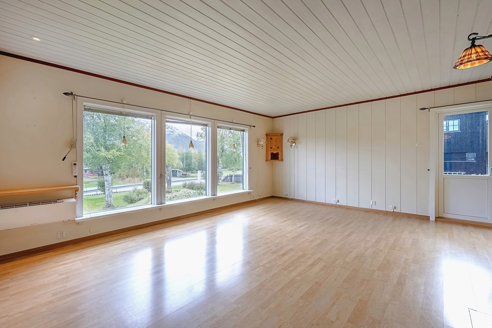 Romslig vinkelstue på ca. 40 m² Galleribilde