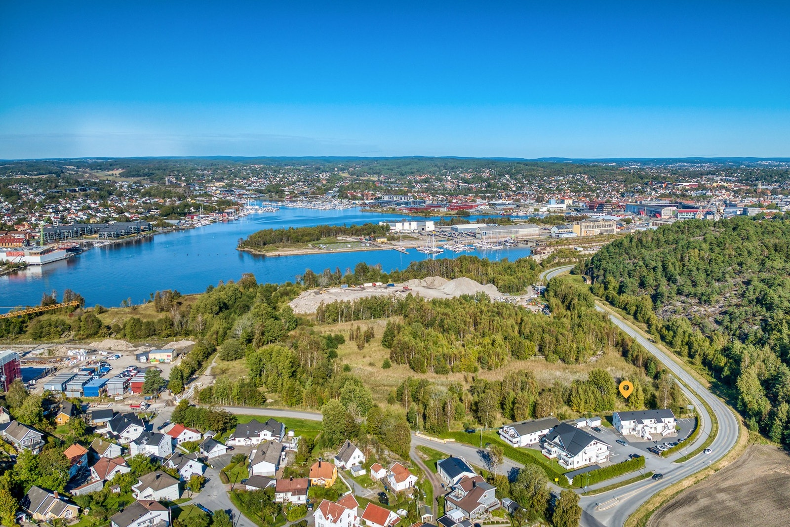 Leiligheten ligger med nærhet til natur og ca 5 minutter med bil til fredrikstad sentrum. Galleribilde