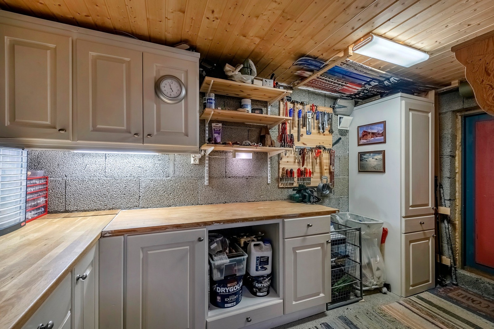 Her har man ett praktisk arbeidsrom. Galleribilde