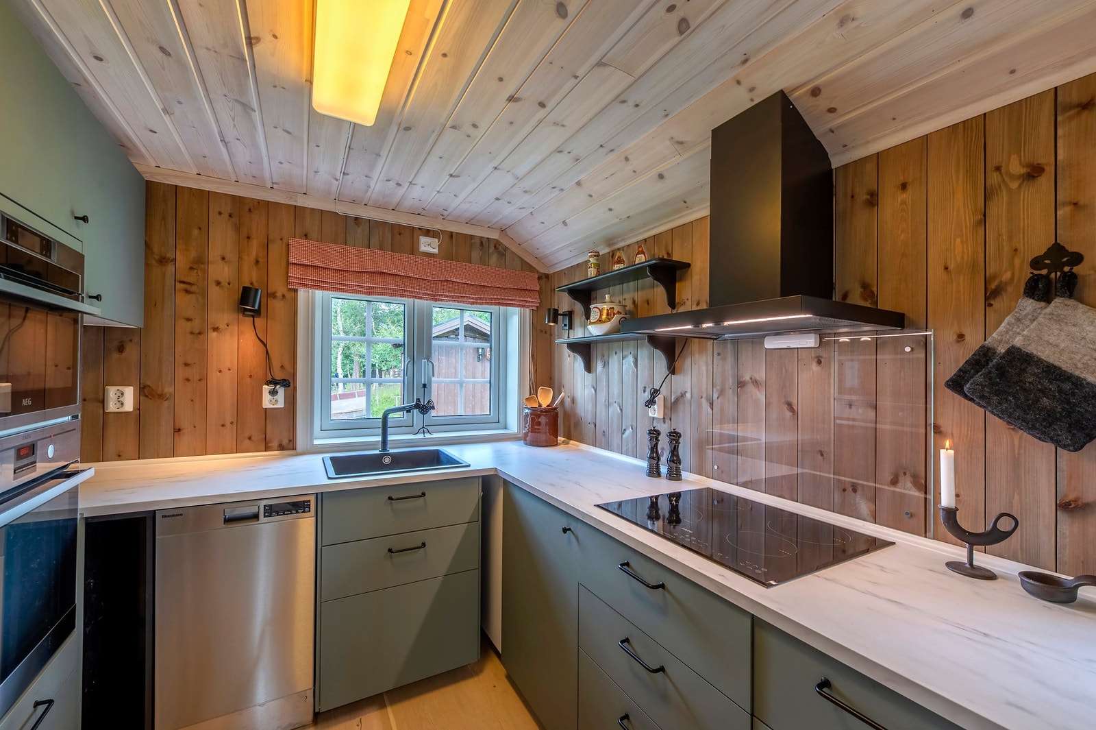 Kjøkkenet fremstår som nytt og moderne. Kjøkkenet ble oppgradert i 2022. Galleribilde