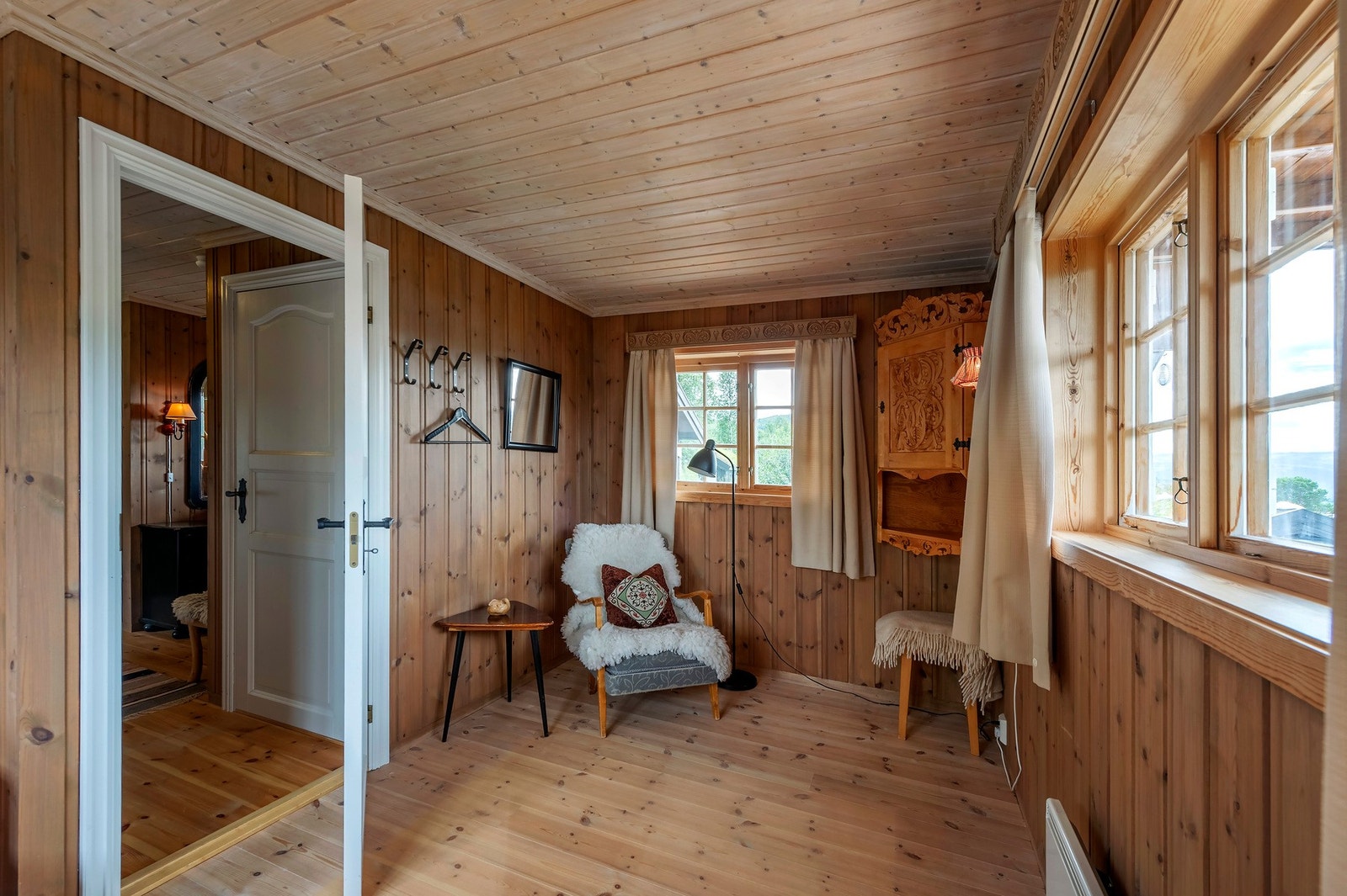 Her er det god plass til både dobbeltseng og andre møblement. Galleribilde