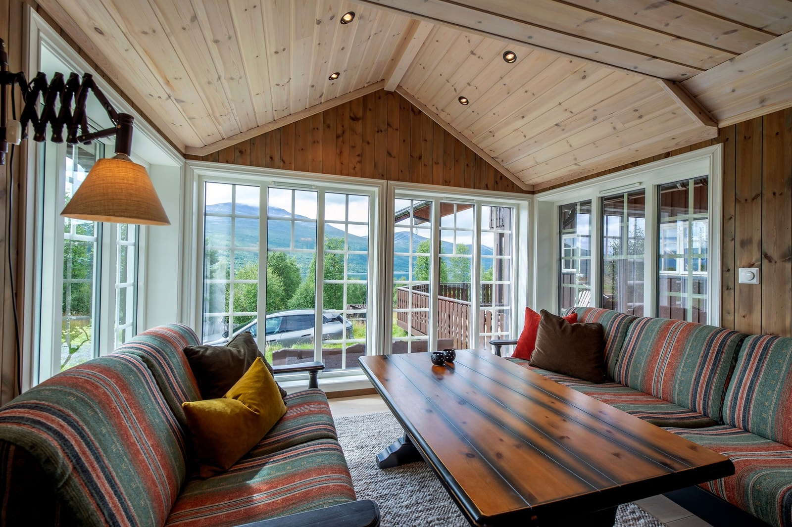 Det ble bla. byttet utvendig panel og vinduer i 2022. Galleribilde