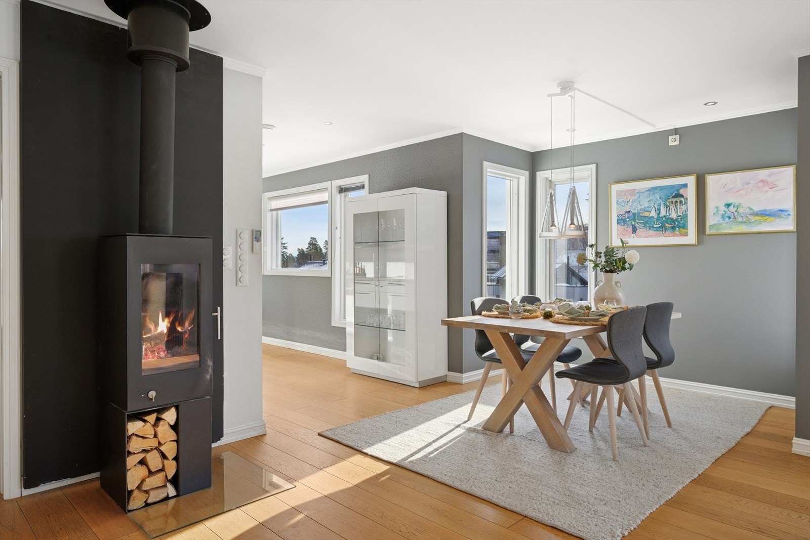 Vedovn som gir lun og god varme på kalde vinterdager. Galleribilde