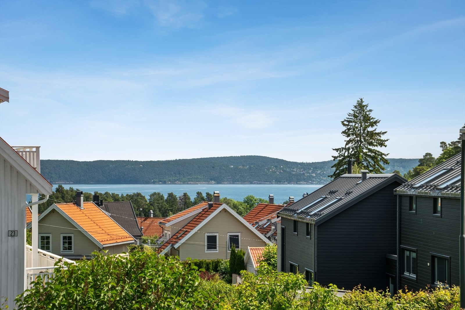 Flott utsikt over Oslofjorden fra boligen. Galleribilde