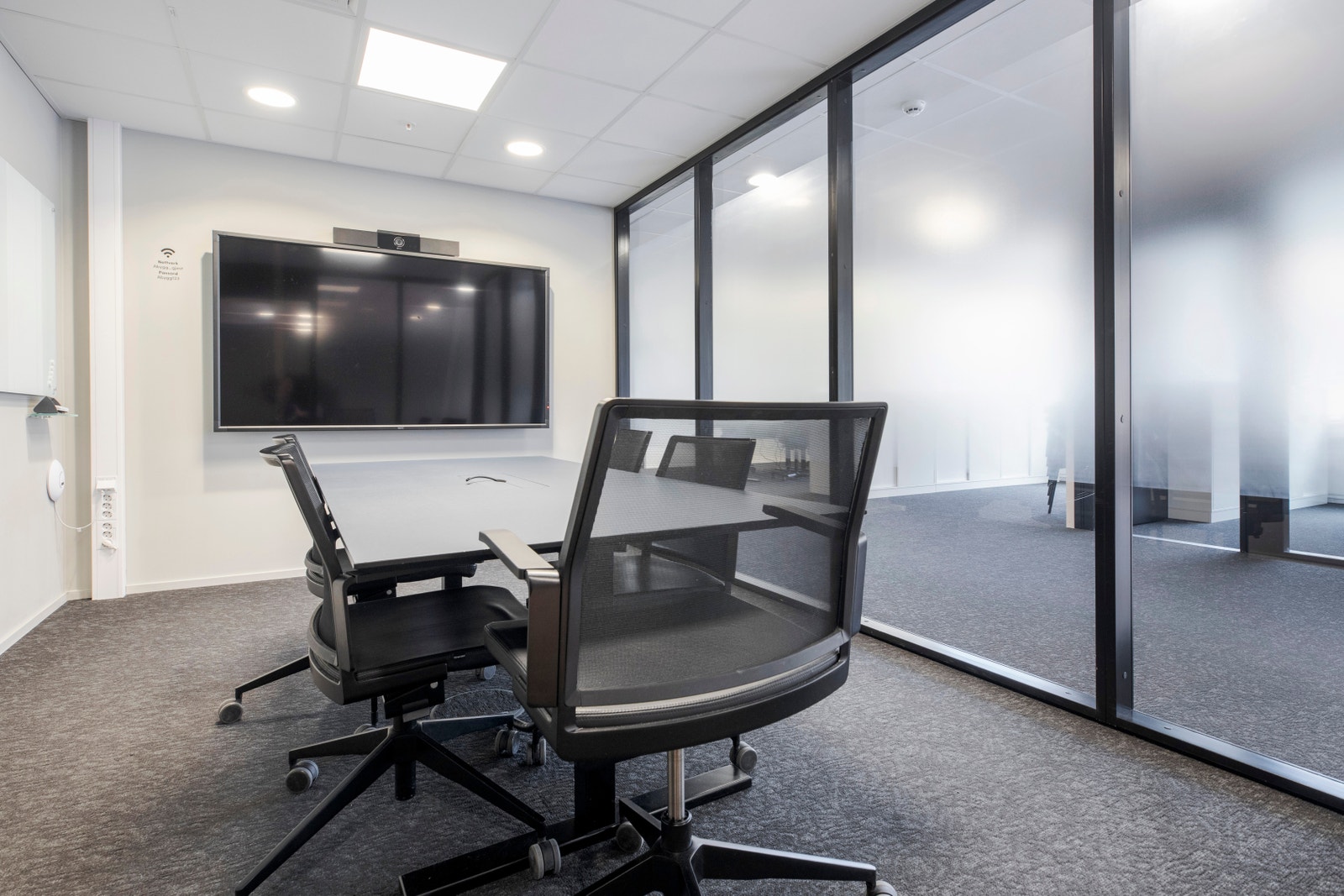 Bilder fra nabolokalet. Galleribilde