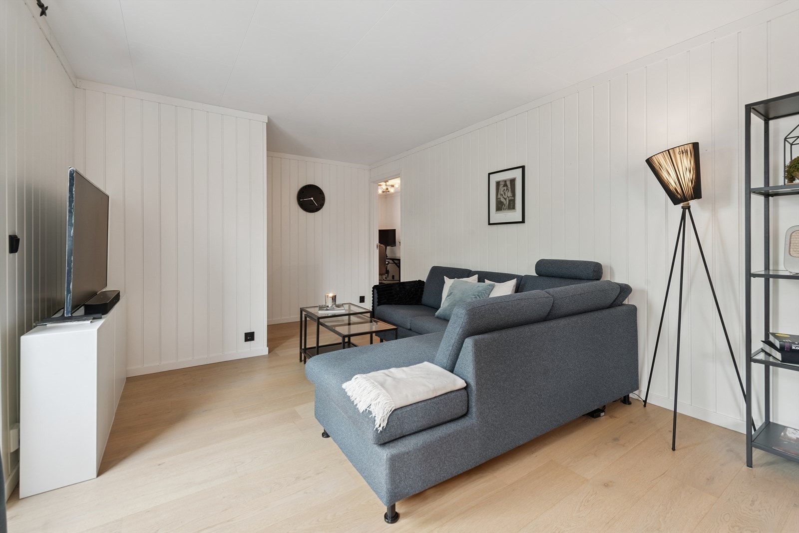 Koselig sofahjørne hvor du kan slappe av med litt tv-titting- det er innlagt fiber. Galleribilde