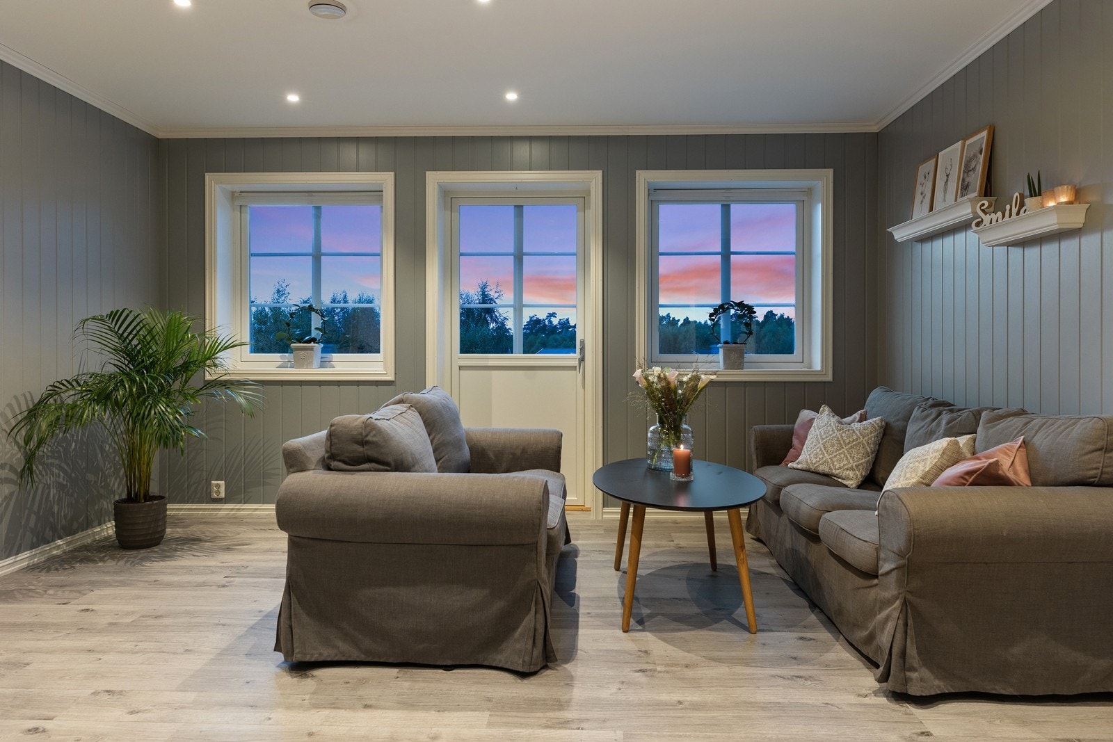 Koselig lun stue med adkomst til veranda Galleribilde