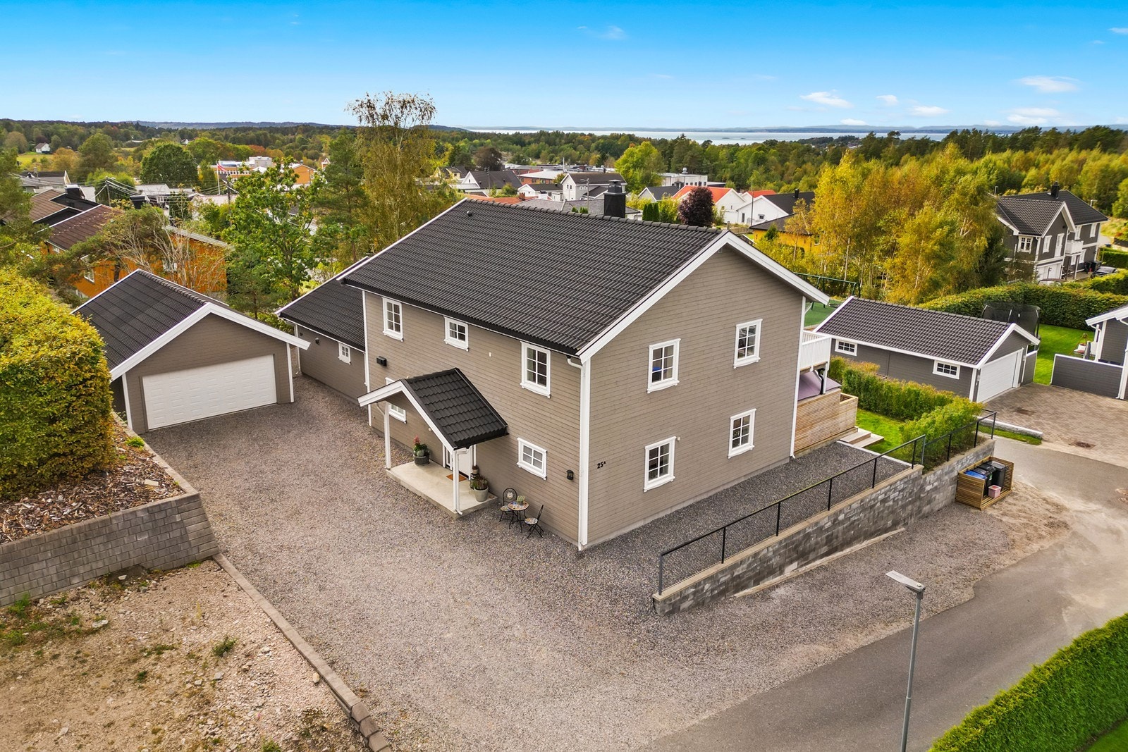 Garasje på ca 46 kvm med el-billader Galleribilde