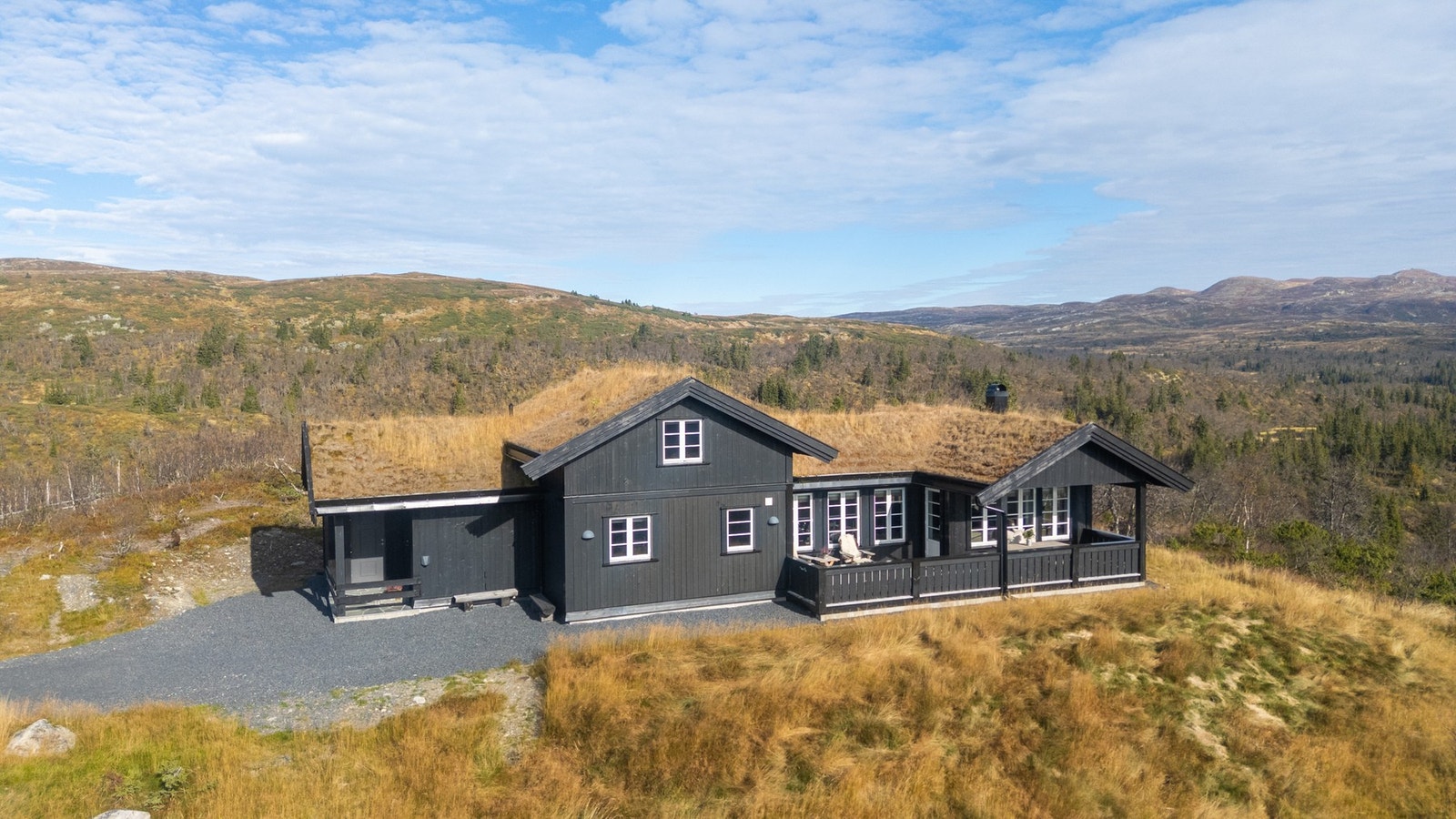 Selger vil spesielt savne roen, den vakre utsikten og de flotte turmulighetene året rundt. Galleribilde