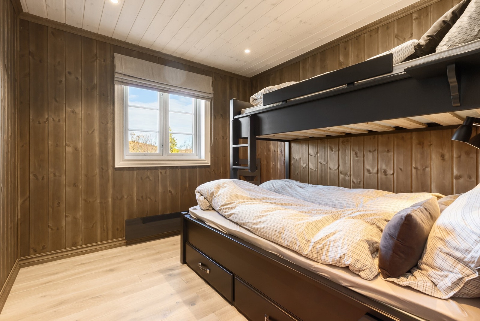 Soverom 2 er møblert med familiekøyeseng. Galleribilde