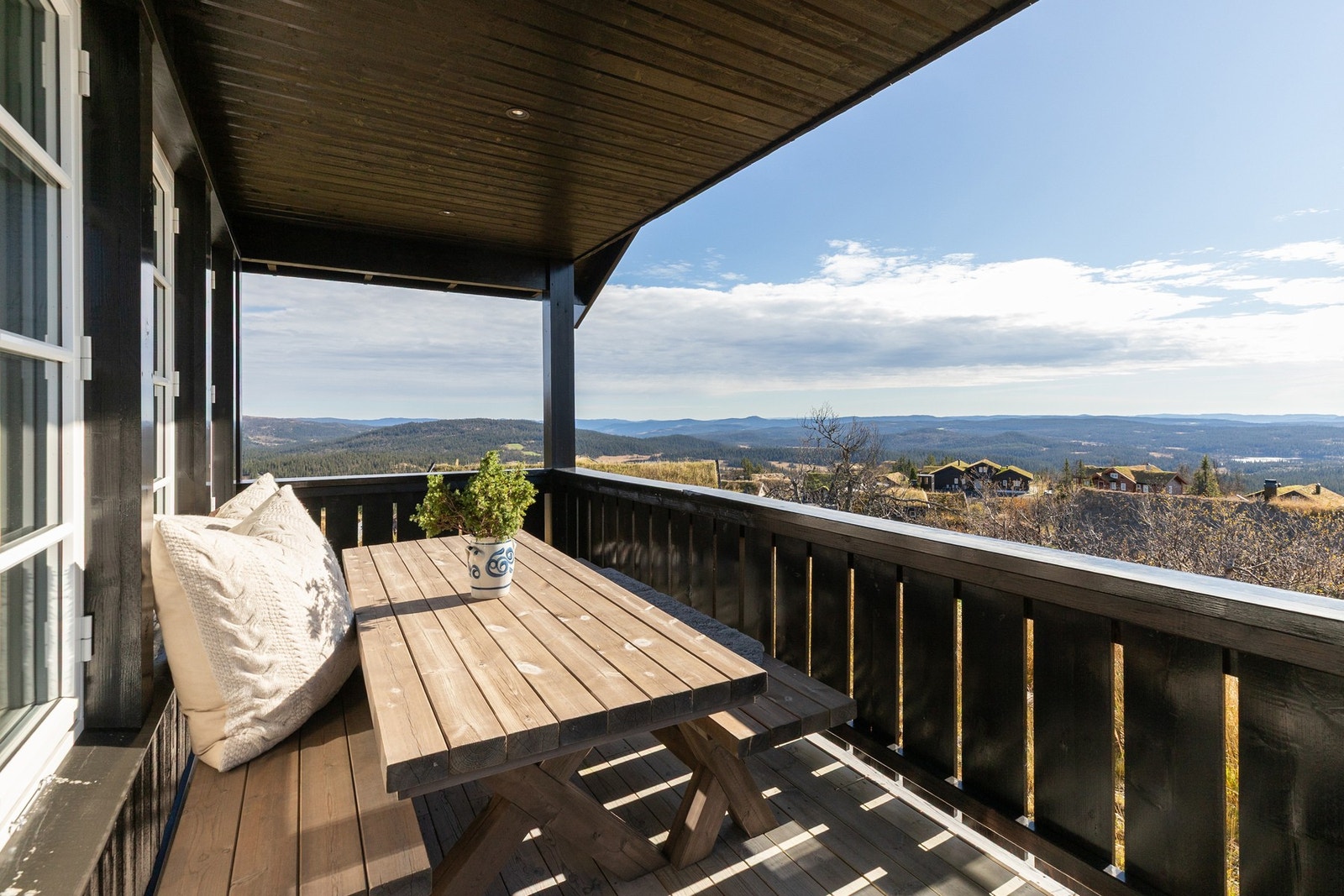 Herfra kan en nyte utsikten. Foto: Christine Stokkebryn Galleribilde