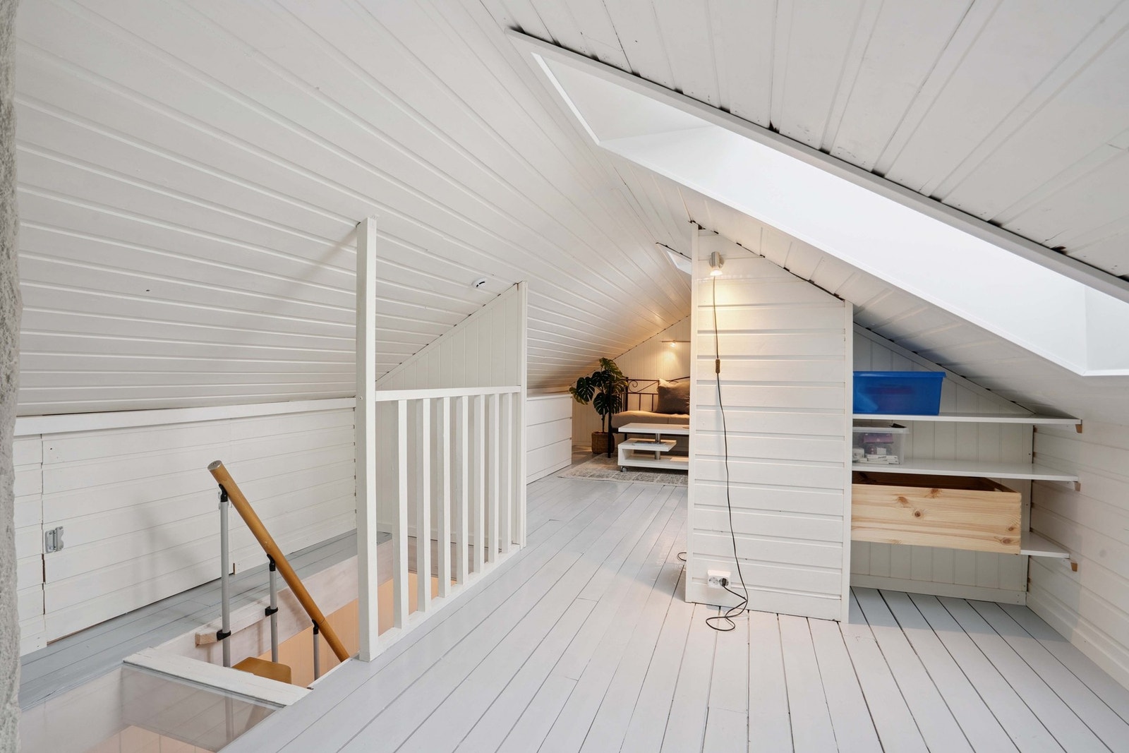 Loftetasjen er innredet med stue/kontor (ikke godkjent). Galleribilde