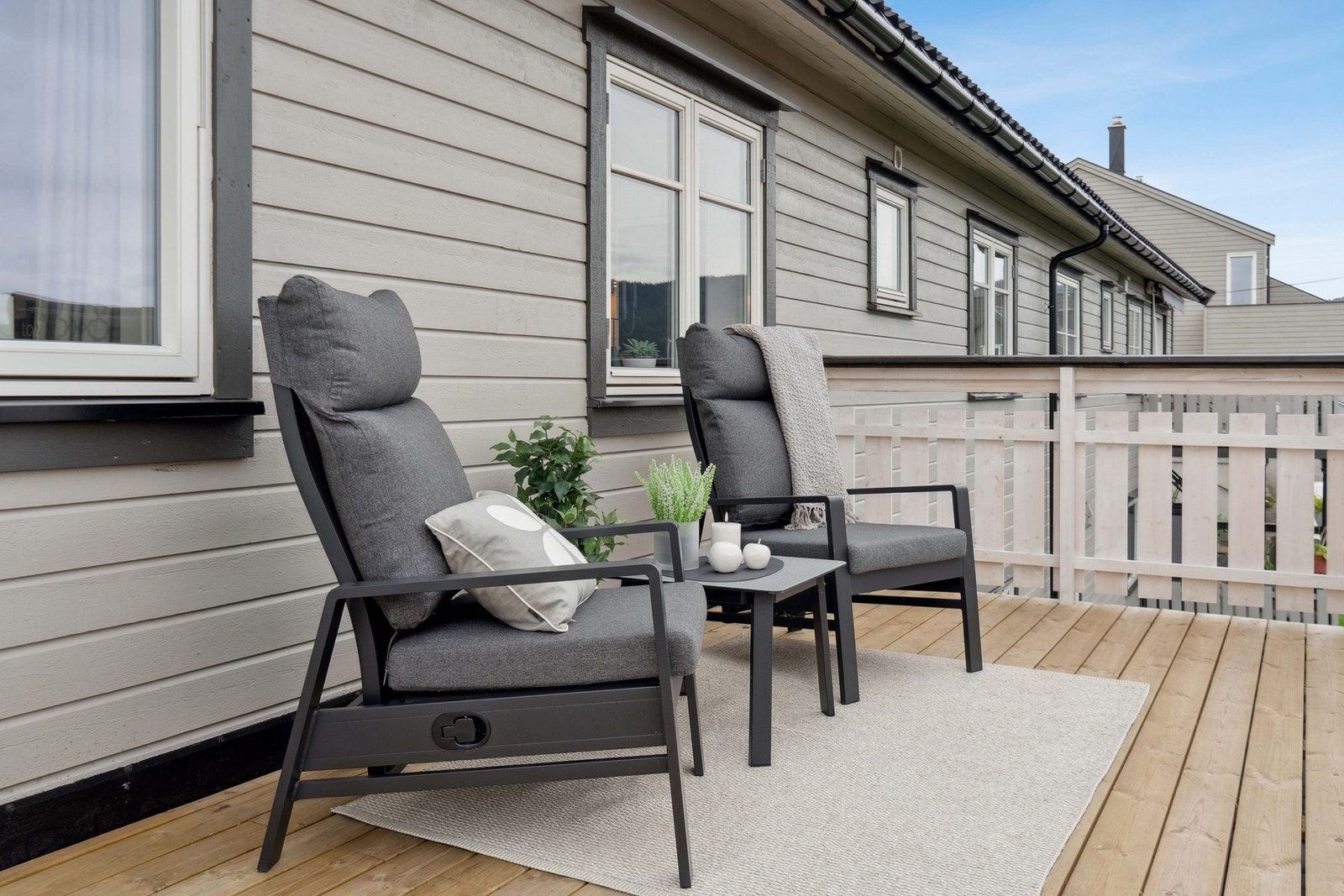 Her er det god plass til både møblementer og grill. Galleribilde