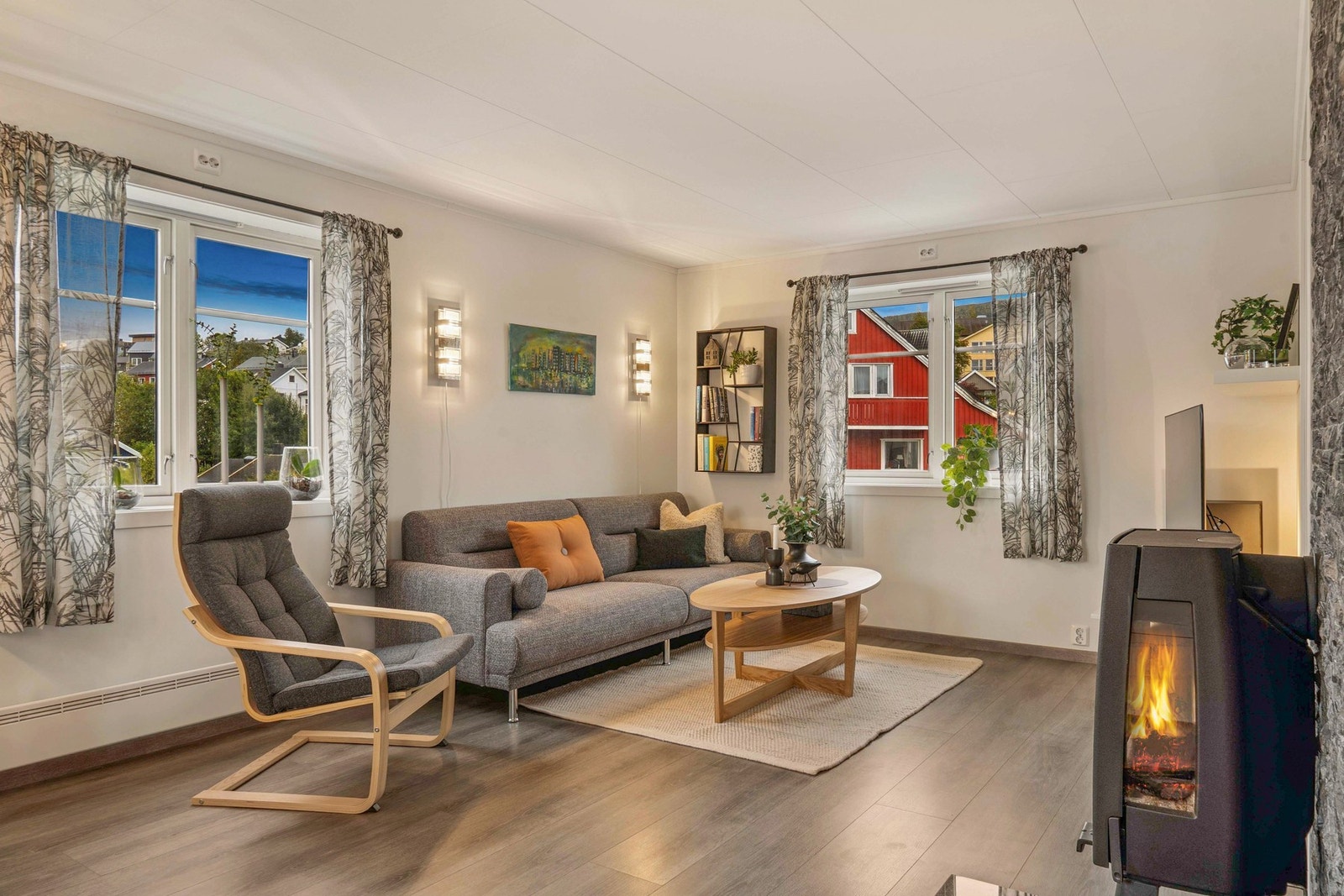 Eiendomsmegler 1 v/ Tina Jakobsen har gleden av å presentere Karl Bustnes vei 5 A! Foto: EFKT. Galleribilde