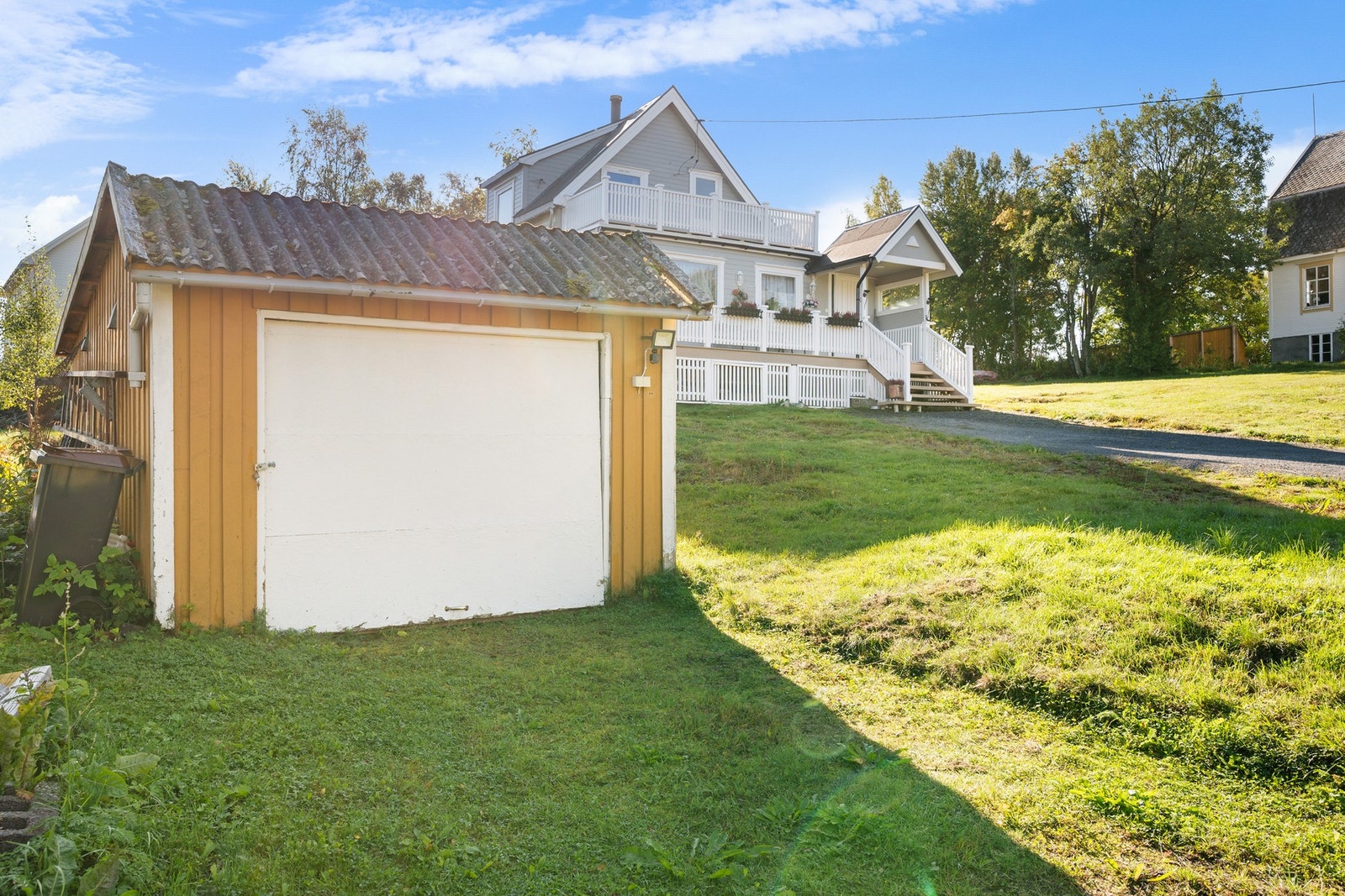 Eldre garasje Galleribilde