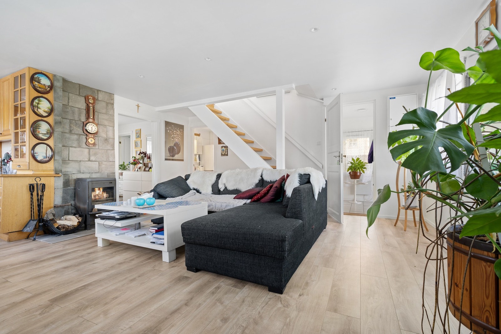 Oppvarming med vedfyring holder boligen god og varm i vinterhalvåret Galleribilde