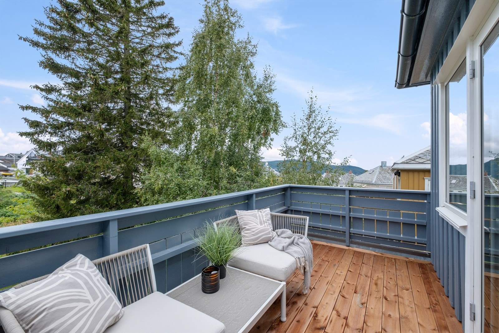 Leiligheten ligger vendt mot sørvest med lang solgang og rikelig med naturlig lys på stue og kjøkken. Galleribilde