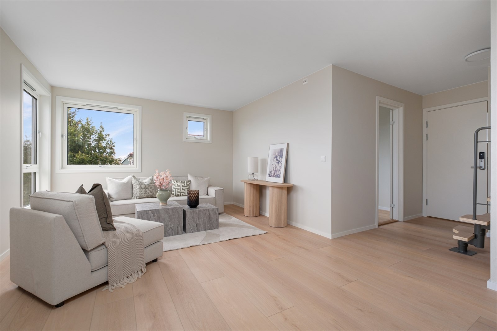 Det totale arealet er på 80m² fordelt over 2. etasje og loft. Galleribilde