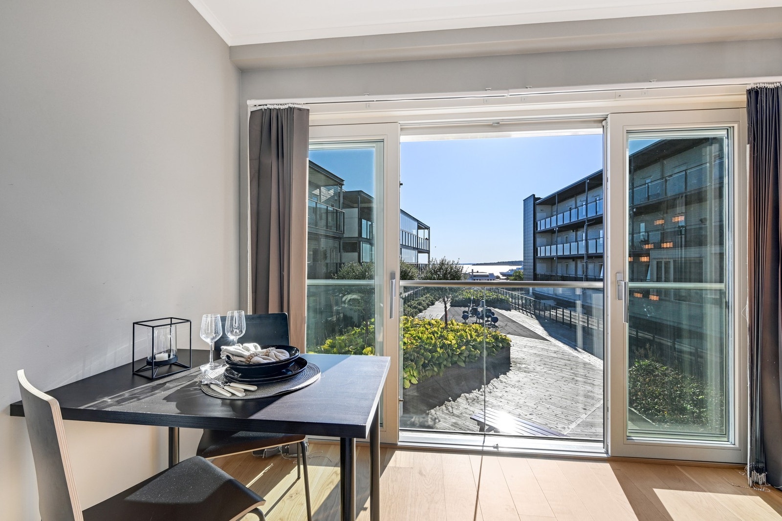 Lys, moderne og lettstelt 2-roms selveierleilighet beliggende i Vektergården supersentralt midt i Horten sentrum Galleribilde