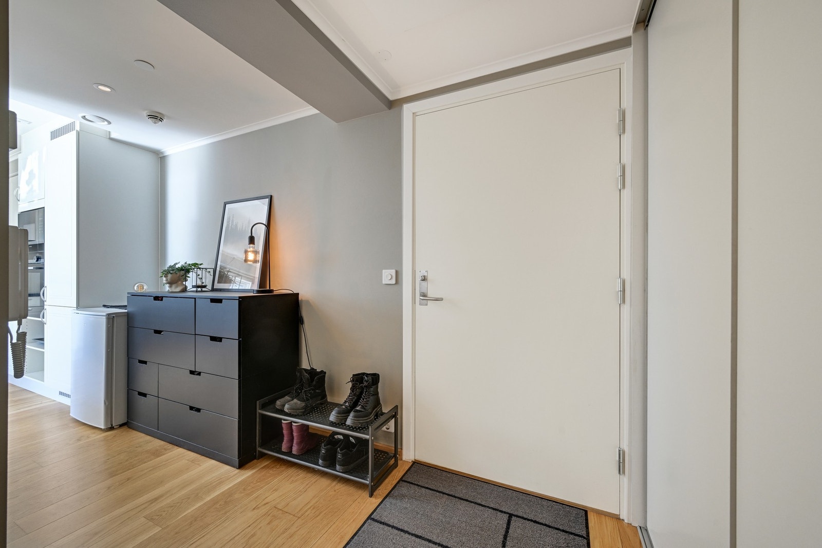 Romslig entré Galleribilde