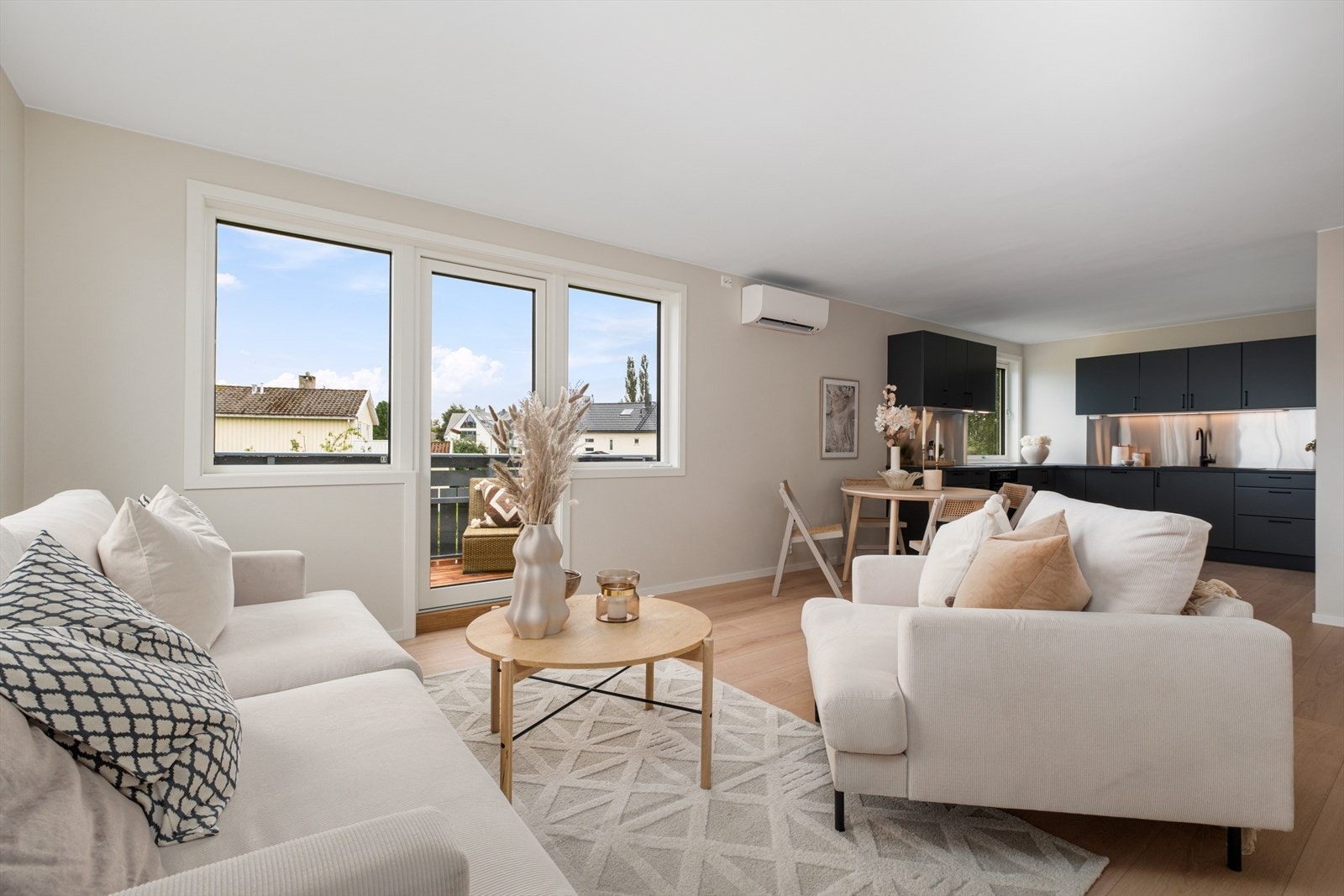 Velkommen til Tyholt alle 3 - En pen 4-roms selveierleilighet på 98m² over 2 etasjer, med meget attraktiv beliggenhet. Galleribilde