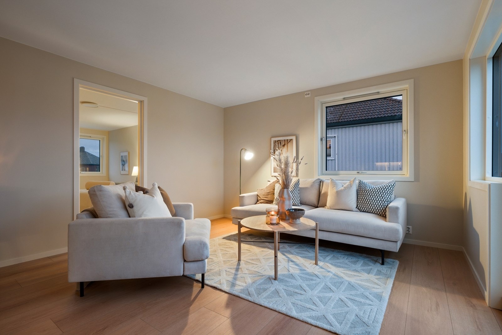 Pipen er rehabilitert og det er satt ned stålrør i 2025. Takstmann har vurdert skorsteinen til TG1. Det er ikke etablert ilsted i leiligheten per dags dato. Galleribilde