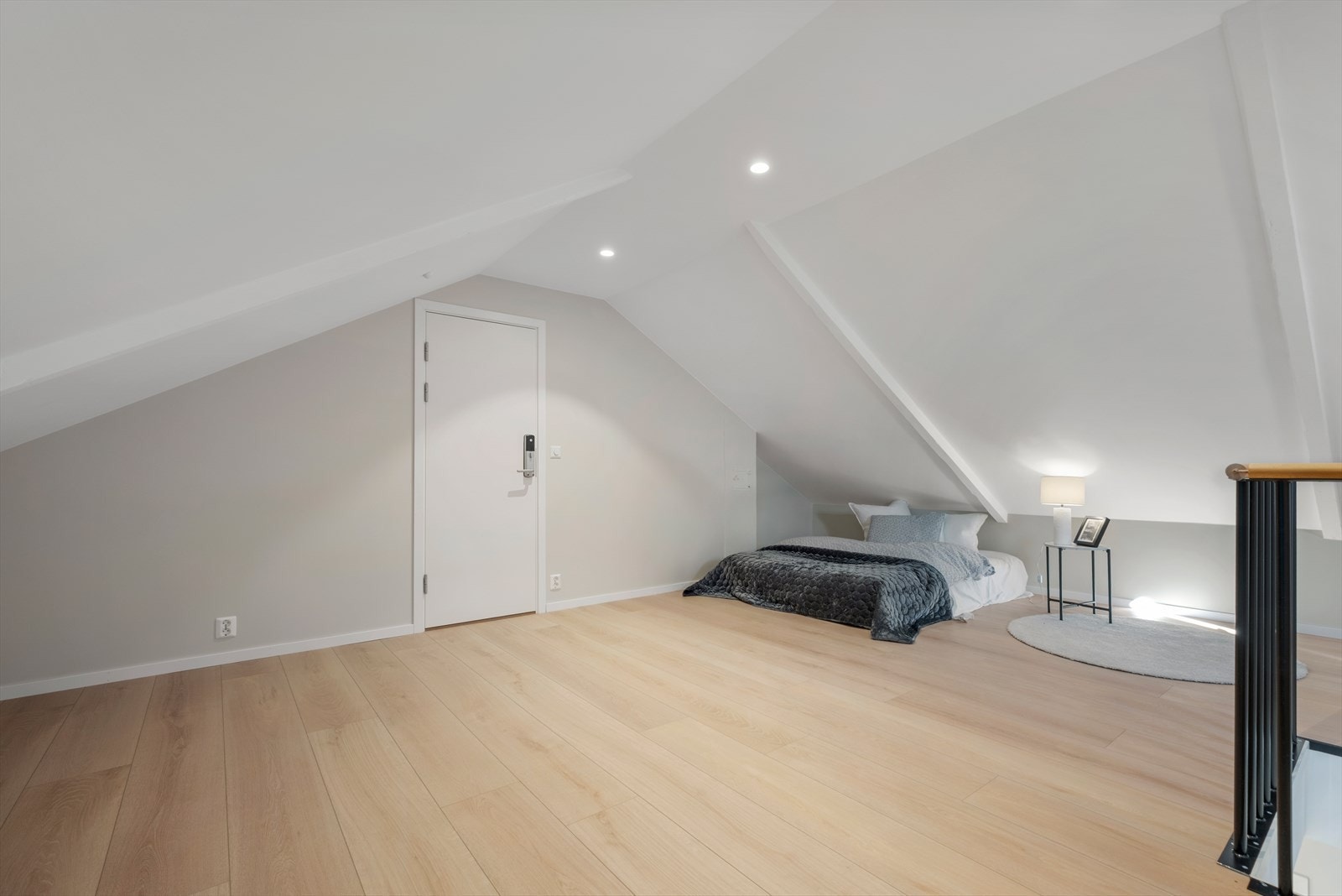 Det er også etablert adkomst til loftet via felles trapperom. Galleribilde