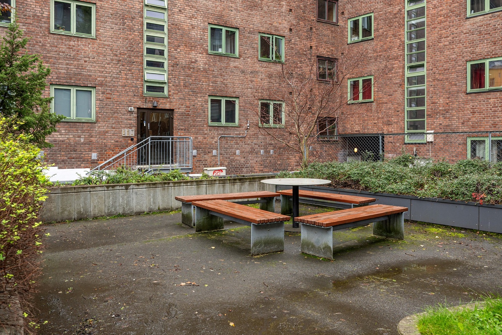 Bakgården. Galleribilde