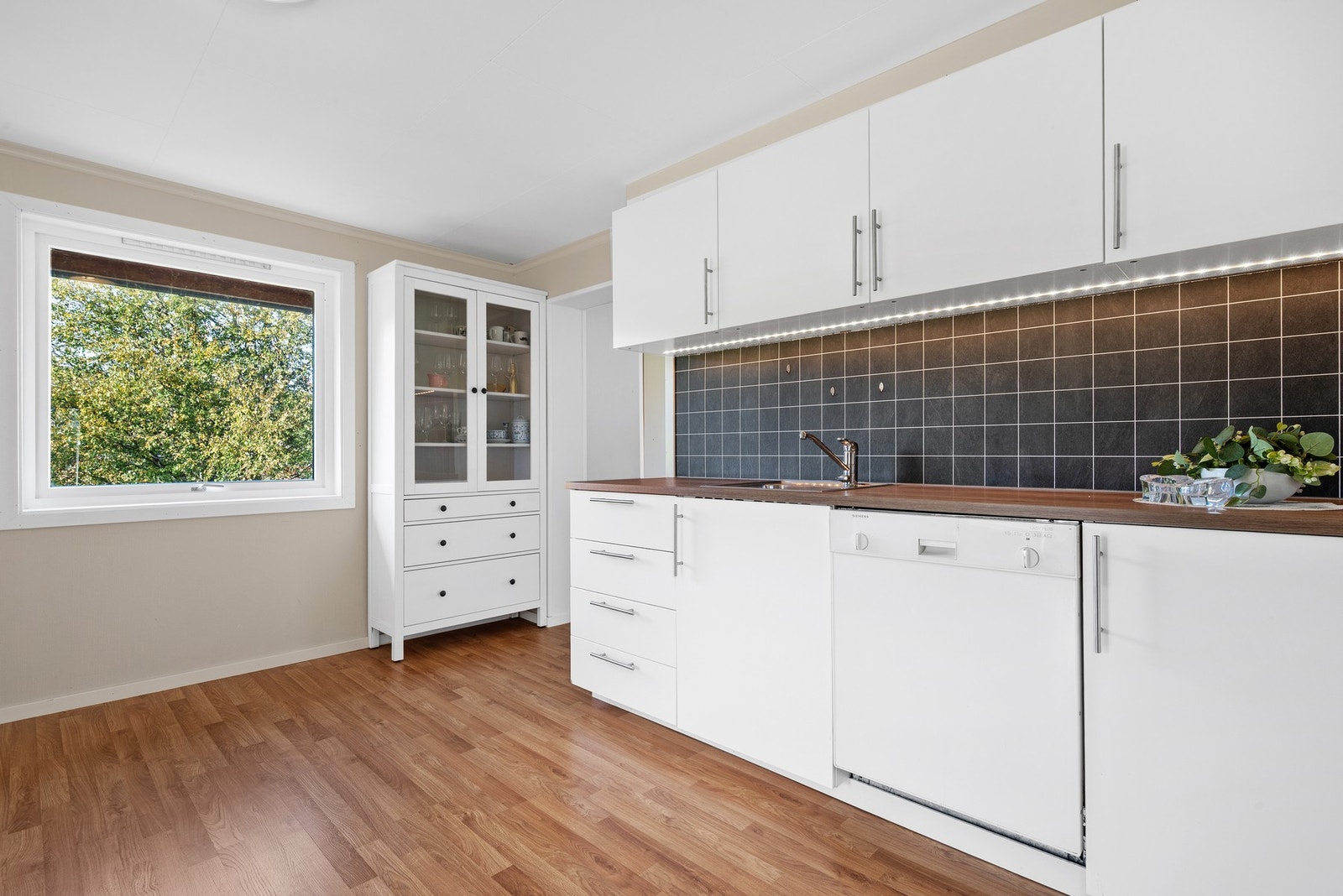 Her er det også opplegg til oppvaskmaskin. Galleribilde