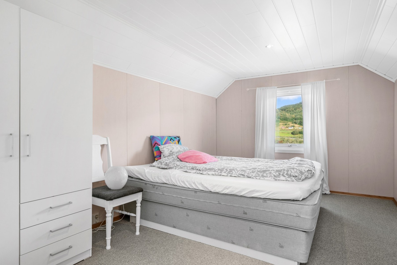 Soverom på 12m². Galleribilde