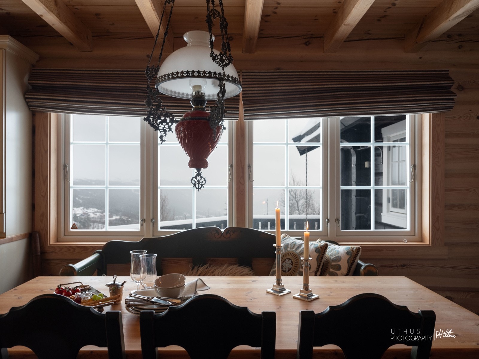 Fra frokostbordet får man sjekket dagens forhold i Skisenteret Galleribilde